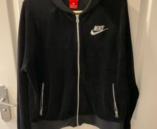 Nike top