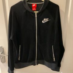 Nike top