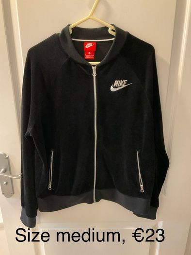 Nike top