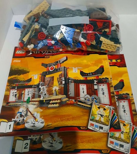 Lego Ninjago 2504: Spinjitzu Dojo (2011) 100% Complete (NO BOX OR CARDS)