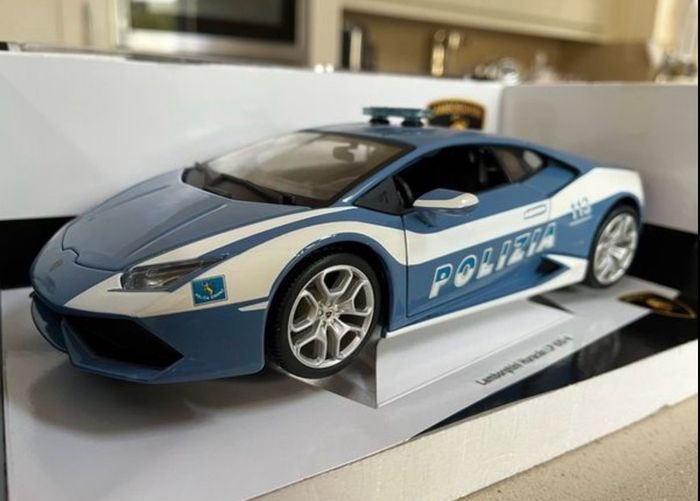 Lamborghini Huracan LP 610-4 Polizia 1/18 Burago Rare