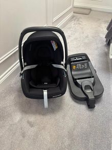Maxi Cosi Cabriofix with x 2 isofix base