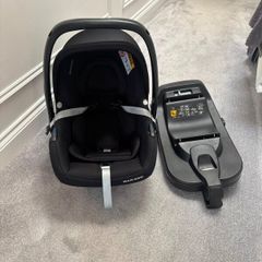 Maxi Cosi Cabriofix with x 2 isofix base