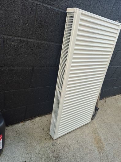 4ft x 2ft white radiator perfect condition