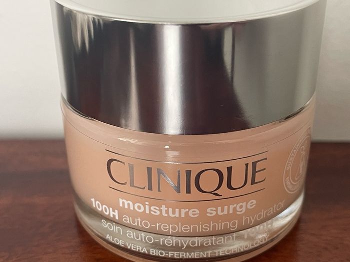 Clinique Moisture Surge Auto Replenishing Hydrator 50ml