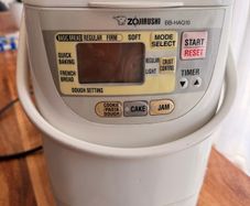 Zojirushi BB-HAQ10 Home Bakery Mini Breadmaker 220-230V
