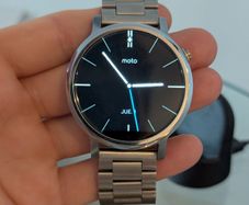 Motorola Moto 360 1st Gen Smartwatch + Original Wireless Charging Dock