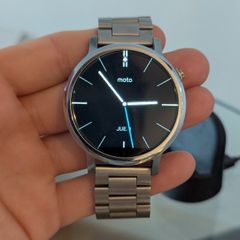 Motorola Moto 360 1st Gen Smartwatch + Original Wireless Charging Dock