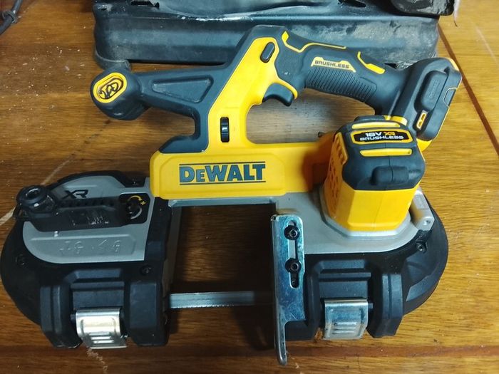 dewalt band saw18v.