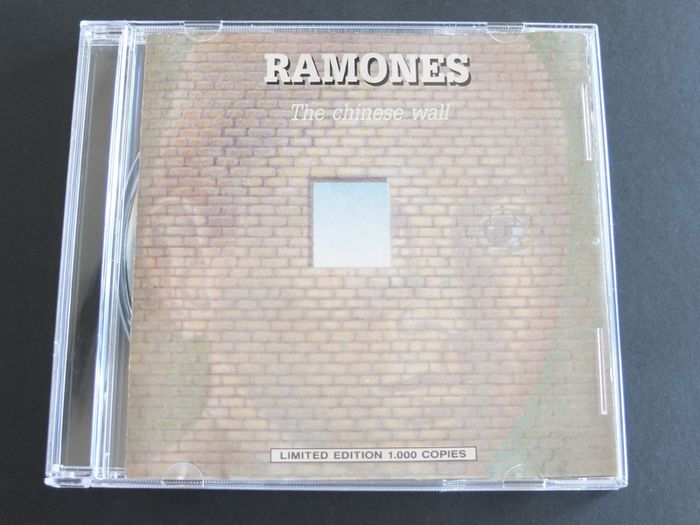 Ramones, The Chinese Wall.