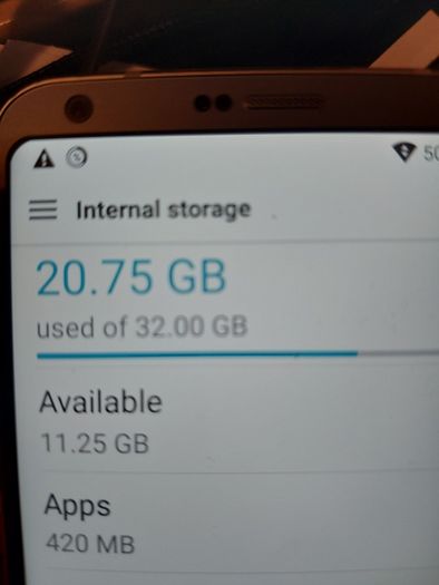 LG G6 mobile phone, 32GB, sim tray missing, excellent cosmetic condition otherwise