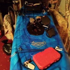 Flipper and hand steering kayak