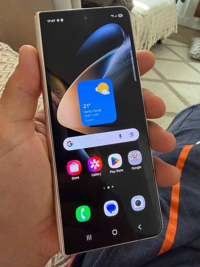 Samsung Galaxy Z Fold4 256GB | Needs display repair