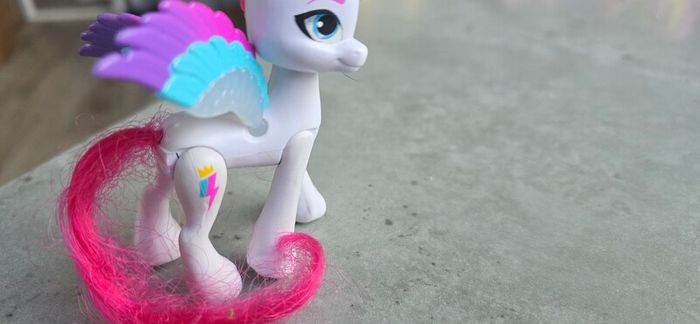 4euro Each - Select in comments - New Generation Moulded 3 inch  Figure Sparkle Glitter Hasbro Crystal Adventure MLP G5 My Little Pony
