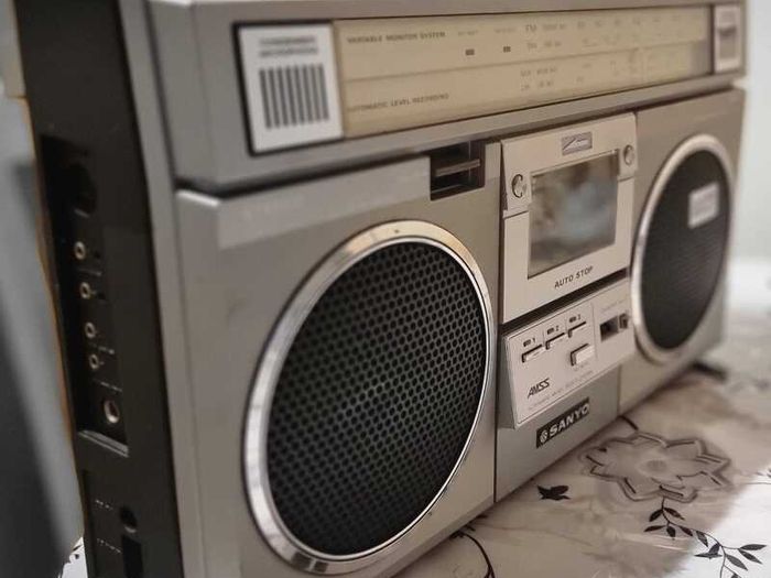 From 1983  Sanyo M4200LG Radio Cassette Recorder, vorking good, tested.