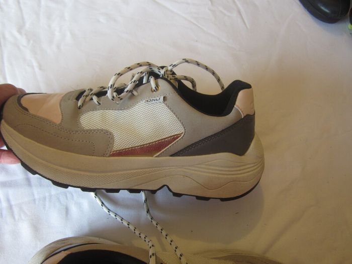 Fashion trainers     size 4