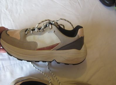 Fashion trainers     size 4