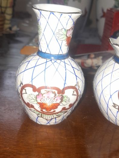 Vintage 3 Chinese Mini Vases. The set includes two slender necked vases and one wider Scalloped Rim Jar, in good condition, postage available or collection