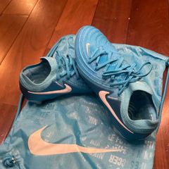 Elite phantom football boots