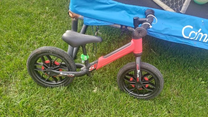 QPlay Spark 12-Inch Kids Balance Bike with Wheel Lights