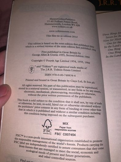 (4 Set) Lord of the rings trilogy & hobbit books