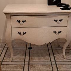 Chest of drawers