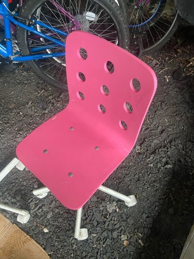 pink kids desk chair