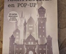 Architectures En Pop-up. 24 Cartes Detachables A Mettre En Volume. Large Volume Paperback  In Good Condition.