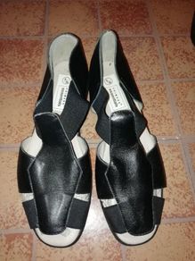 New! Women's Black Sandals..size 5 ..... Ideal For Spring/summer.!