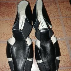 New! Women's Black Sandals..size 5 ..... Ideal For Spring/summer.!