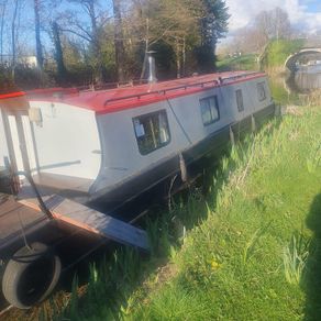 Wide beam Barge
