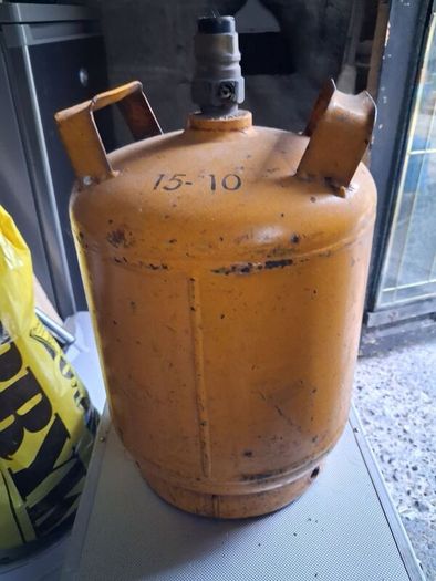 Camping gas bottles full & empty, read ad