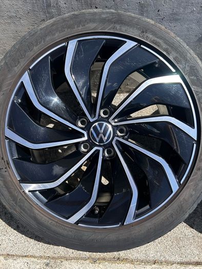 Genuine Volkswagen R-Line Ventura  17" Alloy Wheels - Good Year Tyres
