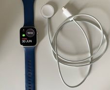 Apple Watch SE 2nd Gen Starlight Aluminium 40mm