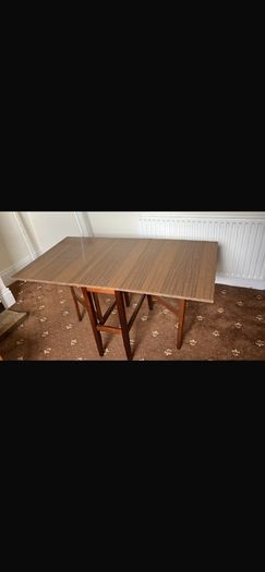 Drop leaf table