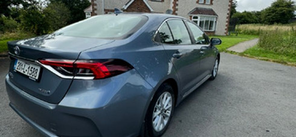 Toyota Corolla Saloon Hybrid