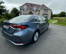 Toyota Corolla Saloon Hybrid
