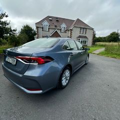 Toyota Corolla Saloon Hybrid