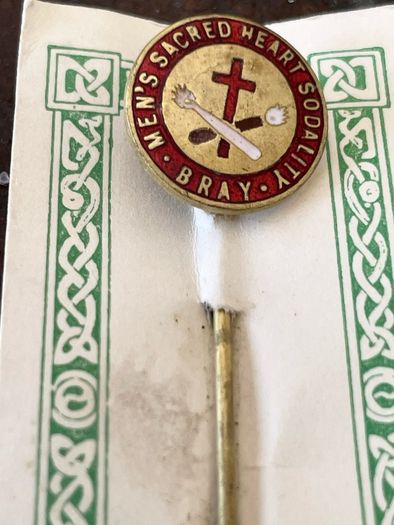 Sacred Heart Irish Pin Badges x 12