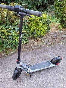 Kruz Electric Scooter - Excellent Condition (Brand New Solid Tyre Installed)