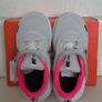 Girl's Nike runners NEW size UK 9.5 Image 2