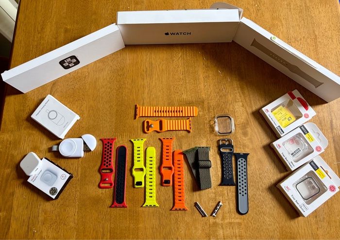 Apple Watch SE 2nd Gen GPS 40mm Starlight Aluminium Case 1 Owner Extras 14pc New Charger Case Strap Band Professional Office Work Lifestyle Fitness Outdoors Elegant Party Event Magnetic Ocean