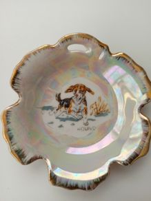 Small porcelain lustre trinket plate depicting Hound with sign Foreign at the back  D 9.5cm