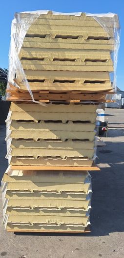 Insulated Roof Cladding 90mm thick 1800mm x 1000mm Panels in Vanilla/ Cream Colour