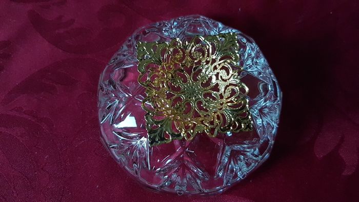 Killarney Crystal Cut Crystal Glass Happy Anniversary Lidded Jewelry Dish / Bowl With 22 Carat Gold Cover Handle and Footed Base Finishing Made In Ireland