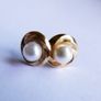 Vintage Solid 9ct Yellow Gold 375 Pearl Earrings.  08g. Image 10