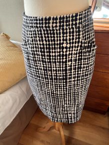 L K Bennett Black and White Skirt with 2 front pockets - Size 14