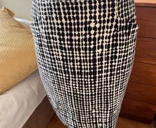 L K Bennett Black and White Skirt with 2 front pockets - Size 14