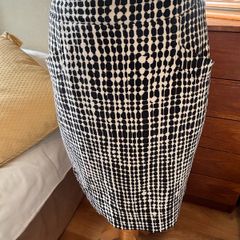 L K Bennett Black and White Skirt with 2 front pockets - Size 14