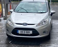 Ford fiesta titanium 1.2 petrol 2009 manual